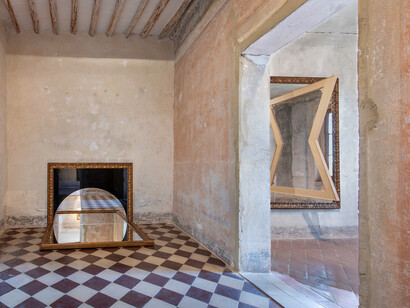 Michelangelo Pistoletto, La soglia, exhibition view. Courtesy of Galleria Continua
