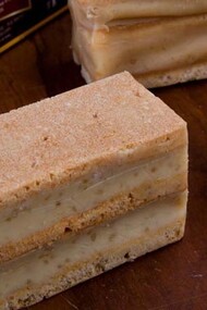 El "King Kong" es un famoso postre peruano originario de Lambayeque, conocido por su tamaño y sabor inigualable