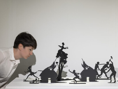 Kara Walker, Burning village, vista de exhibición. Cortesía de IVAM