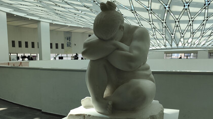 Unlike Xu Hongfei’s buoyant, playful bronze works, "Summer" radiates quiet solemnity and fatigue