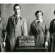 Munition workers at an Edinburgh factory. From the collection of Edinburgh Museums & Galleries