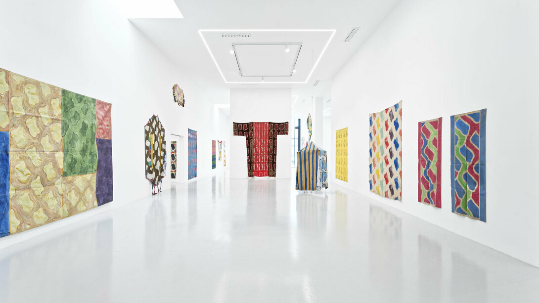 Claude Viallat, His Form is sixty years old, exhibition view. Courtesy of Ceysson and Bénétière