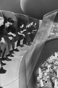 Futurama, visitatori sulle poltrone mobili