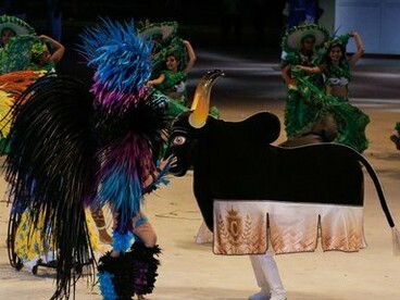 O papel de Isabelle Nogueira em dar visibilidade à cultura e tradições do Festival de Parintins. Edição 2018 do Festival Folclórico de Parintins, no Amazonas, fotografado por Clara Angeleas, Ministério da Cultura, Brasil
