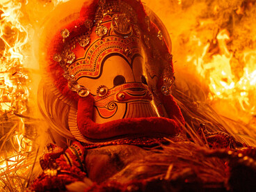 In Kannur, Kerala, Pottan Theyyam is a sacred ritual dance that embodies divine power and social harmony during local festivals