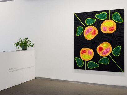 Renée Condo, One who shatters particles, one who smells flowers, vue de l'exposition. Avec l’aimable autorisation de Blouin Division