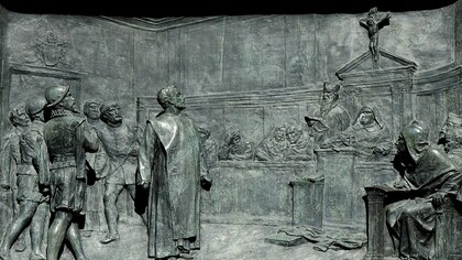 "El proceso de Giordano Bruno ante la Santa Inquisición", bajorrelieve en bronce, Ettore Ferrari, 1889