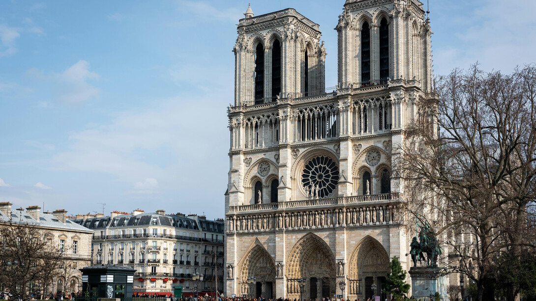 Iglesia de Notre Dame, París, Francia. Cada visita a una nueva iglesia era un descubrimiento; pero nada me había preparado para la belleza de las catedrales europeas