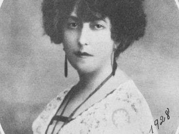 La carrera literaria de Espina fue brillante y perseverante, llegando a ser tres veces candidata al Premio Nobel y galardonada por instituciones prestigiosas