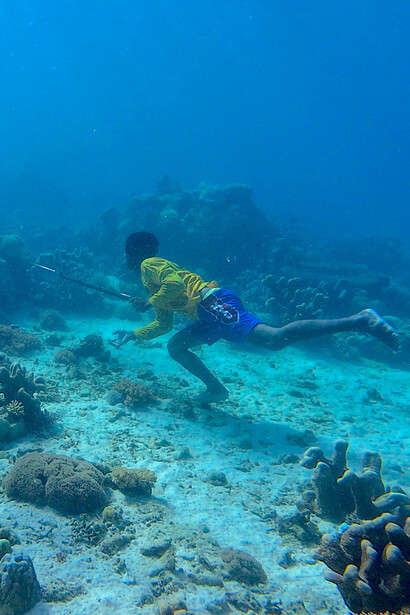 Stephanie Comilang, Still from search for life II (video still, detail), 2025. Courtesy of SCHIRN