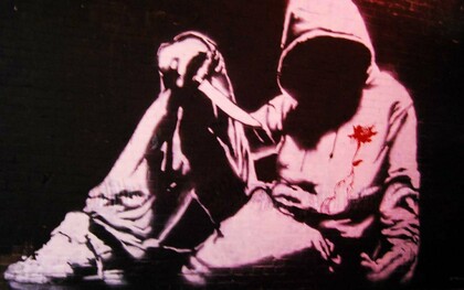 Leake Street é um túnel rodoviário localizado sob a estação de Waterloo, em Londres, Reino Unido, no qual o grafiti é legal e ativamente incentivado. É conhecido como "O Túnel Banksy" pelo seu papel como ponto de encontro da arte urbana e pela intervenção do artista no festival "Cans", em 2008. Há arte que consegue superar barreiras criadas em épocas de repressão, desafiando até mesmo conceitos éticos que continuam indefinidos, apesar dos esforços para compreendê-los