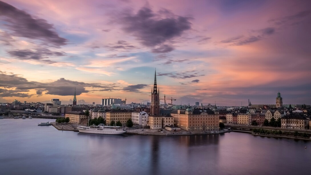 Stoccolma è una città sospesa tra acqua e pietra, dove ogni strada riflette la luce dei canali. Stoccolma, Svezia