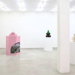 Eliana Quilla, Te busco, noche, vista de exhibición. Cortesía de Linse Galería