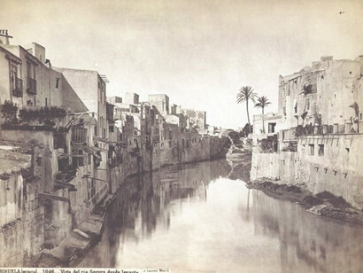 Carrer de la Corredera de Orihuela, 1870, fotografía realizada por J. Laurent (1816-1886), Alicante, España