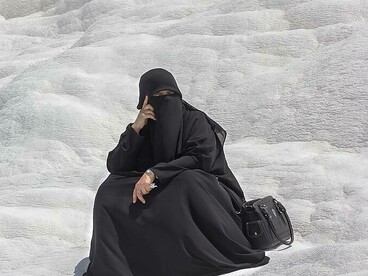 Donna musulmana a Pamukkale, Turchia
