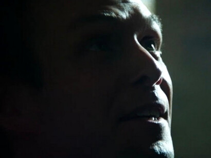 Il film contiene un potente equilibrio tra horror sanguinolento, sequenze visivamente imponenti e una narrazione densa di temi sociali come Brexit e la pandemia. Rocco Haynes in una scena del film 