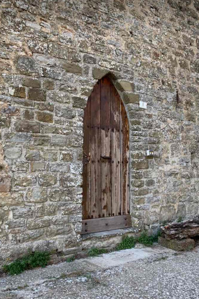 Nel corso del tempo, il castello è stato residenza di nobili famiglie, tra cui gli Aldobrando, da cui prende il nome. Castello di Castigione Aldobrando, Gubbio, Italia