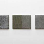 Hughes Dubuisson, Diptyques, vue de l'exposition. Avec l'aimable autorisation de l'artiste et de Rossicontemporary. Photo de Vincent Everarts