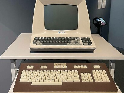 Il sistema informatico digitale UPIC per la creazione sonora di Iannis Xenakis. Questa immagine mostra l'unità informatica dell'Upic