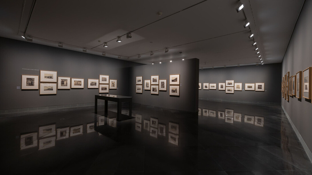 Charles Clifford y el registro monumental de España, vista de exhibición. Cortesía del Museo Universidad de Navarra