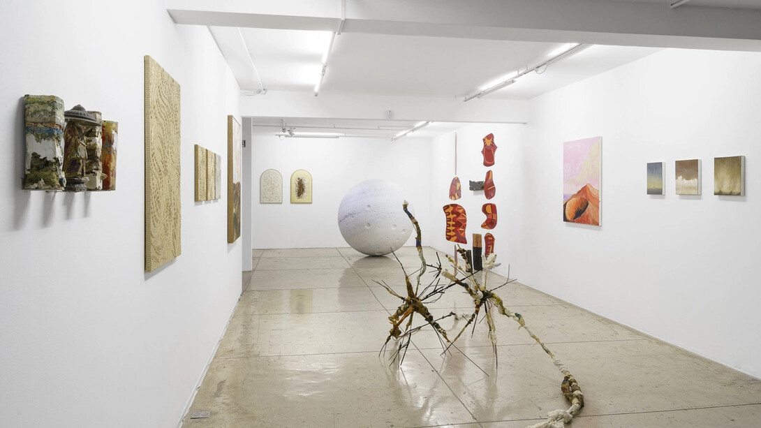 Diversos artistas, Telúricos, vista da exposição. Cortesia da Galeria Nara Roesler