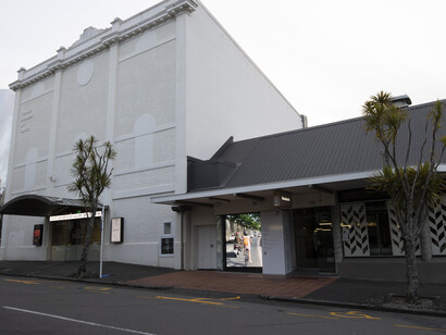 Open window: Trịnh Ngân Hạnh, thịt phơi phố, exhibition view. Courtesy of Govett-Brewster Gallery