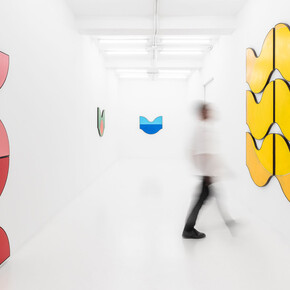 Diango Hernández, En fin, el mar, vista de exhibición. Cortesía de la Galería Casado Santapau