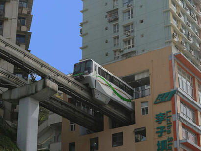 Estación Liziba está ubicada entre el sexto y el octavo piso de un edificio mixto de 19 pisos. Los primeros cinco pisos del edificio están dedicados únicamente a usos comerciales. Chongqing, China