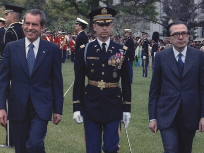Cerimonia di arrivo di Giulio Andreotti, Presidente del Consiglio dei Ministri della Repubblica Italiana, 17/4/1973. Nella foto il presidente Nixon e Andreotti
