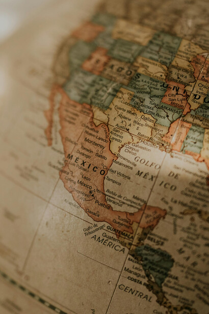 Las élites políticas e intelectuales de muchos países siguen atrapadas en esquemas conceptuales obsoletos, incapaces de identificar la verdadera naturaleza de las hostilidades que enfrentan