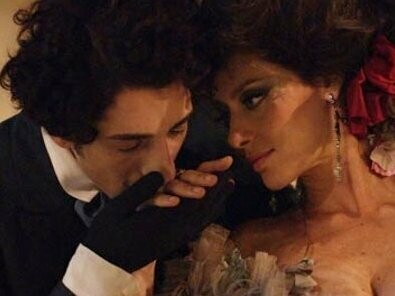 Cena da minissériede televisão "Capitu", de 2008. Capitu é um capítulo à parte. A melhor personagem feminina já escrita, na minha opinião. Sua personalidade e inteligência são surpreendentes. Muito bem retratada em uma minissérie para a televisão em 2008, já tinha sido levada aos cinemas nos anos 1960. Não à toa que a pergunta “traiu ou não traiu?”, de vez em quando se torna assunto na internet