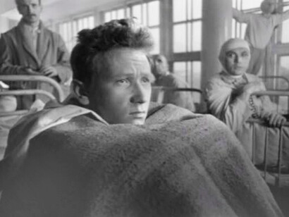 El film combina belleza visual y tragedia, construyendo una obra profundamente humanista que cuestiona el patriotismo y exalta la sensibilidad individual