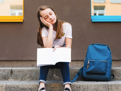 Marina, con su hermano, debatía siempre hasta el final: en las cosas esenciales todos los seres humanos deseamos lo mismo: que no nos maltraten; que nos quieran; que no nos esclavicen; no sufrir