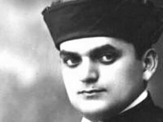 O jovem Câmara Cascudo. Não o satisfaz o anonimato do rótulo da zoologia, que toma como abonação. Prefere promover uma relação de familiaridade do narrador com eles, colorida por um certo tom hipocorístico. Adota formas populares como Guaxinim; cria nomes a partir da figura da personagem – Vênia, a lagartixa, sempre balançando a cabecinha –, confirma em Sófia a sabedoria secularmente atribuída à coruja, recupera os apelativos dos únicos animais domésticos que cruzam o quintal – a galinha Dondon e o gato Brinco –, mas, na maior parte das vezes, separa palavras e segmentos na denominação científica ou escolhe parcelas do termo que classifica a família no reino animal