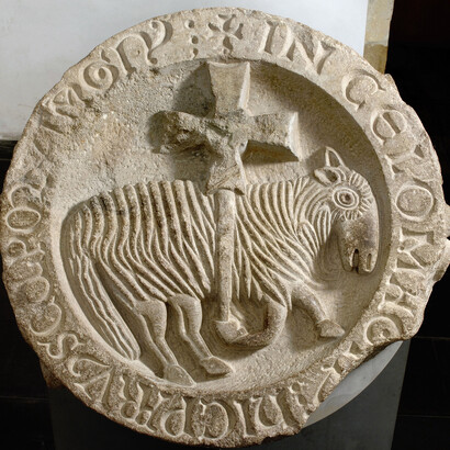 Agnus Dei, Galilea de la abadia de Cluny, segunda mitad del siglo XII. Cortesía del Musée d’Art et d’Archéologie. © Philippe Berthé / CMN Dist. SCALA, Florence    