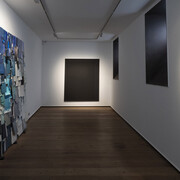 Lourdes Castro Cerón, Hojas sueltas, vista de exhibición. Cortesía de la Galería Rafael Pérez Hernando