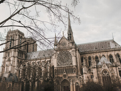 Fachada de la Iglesia de Notre Dame, París, Francia