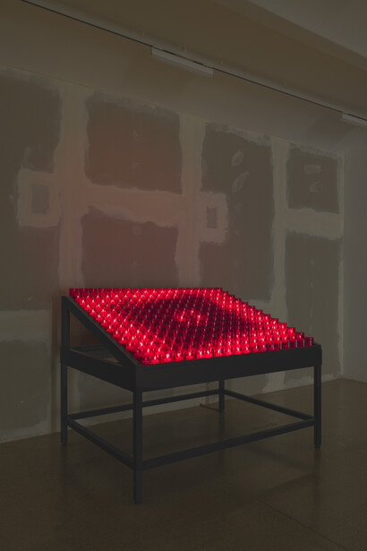 Jeremy Shaw, Towards logarithmic delay, exhibition view. Courtesy of Secession