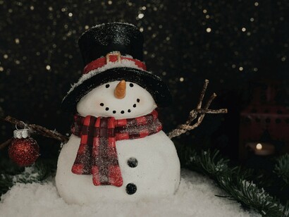 Do Oriente, a Estrela veio para Portugal, onde se multiplicou da serra ao mar, do interior ao litoral, insinuando os sentidos da sua História na constelação de que falei já num outro lugar, onde segui “Na Rota da Estrela”, perscrutando “o Evangelho Português em transformação”

