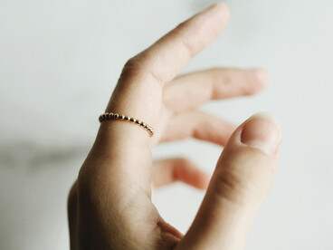 Chaque matin, la lumière d’une nouvelle réalité effleure nos doigts, comme si le jour lui-même nous invitait à le façonner