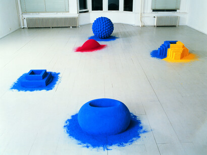 Anish Kapoor, Early works, exhibition view. Courtesy of the Jewish Museum