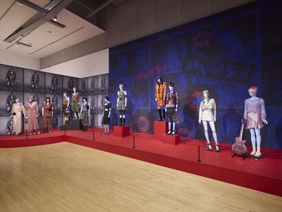 El mundo de Anna Sui, vista de exhibición. Cortesía del Phoenix Art Museum
