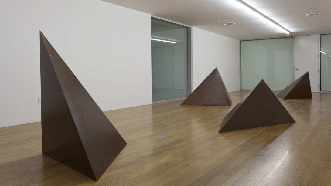 Susumu Koshimizu, From surface to surface, a tetrahedron, 1972 - 2012. Avec l'aimable autorisation de la Collection Pinault