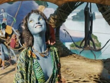 Era a história do jovem cantor judeu preso entre as tradições religiosas e o sonho de tornar-se um cantor de jazz. Um estrondoso sucesso na época, que levou todos os estúdios a correrem atrás de produzirem filmes falados. É um período magistralmente bem retratado no filme “Cantando na Chuva” (Singin´ in the Rain) de 1952