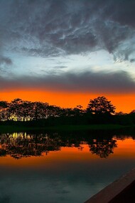 Costa amazônica ao pôr do sol