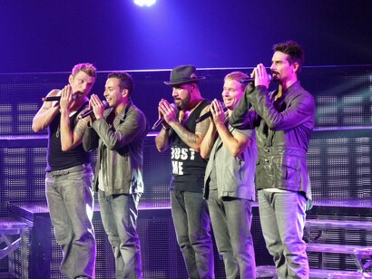 A boyband contemporânea Nsync também foi vítima do mesmo empresário, que curiosamente montou o grupo assim que os Backstreet Boys se livraram do contrato com Pearlman. A história chegou a ser contada em dois documentários. O grupo conseguiu quebrar o contrato em 1998