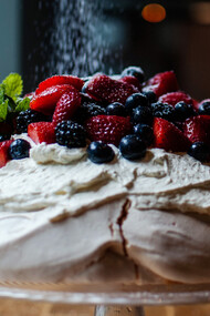 La pavlova es un postre elegante y ligero que ha conquistado paladares en todo el mundo