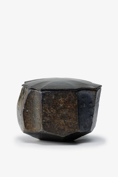Koichiro Isezaki, Black tea caddy 黒茶器, 2025. Courtesy of Ippodo Gallery