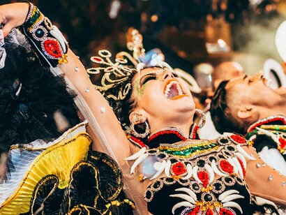 Tradicional festa de São João na cidade de Campina Grande, estado da Paraíba na região nordeste do Brasil. Então, explicar a tradição não é tarefa fácil porque remete a uma, digamos, sensação de sonho, seja realizado ou imaginado, e isso tudo remete ao passado