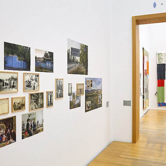 Verschiedene künstler, Family matters, ausstellungsansicht. Mit freundlicher genehmigung des Museums der bildenden Künste Leipzig